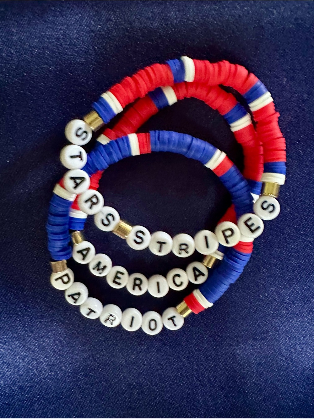 Patriotic 🇺🇸 Handmade Beaded Bracelet with gold accents! Celebrate America!